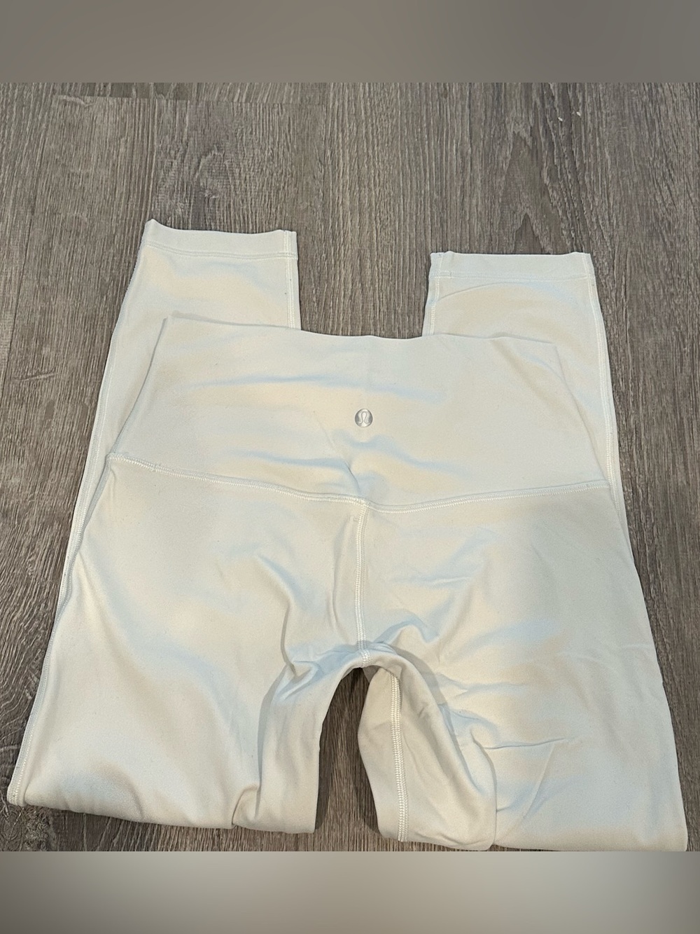 Lululemon white high-waisted cropped leggings size 6